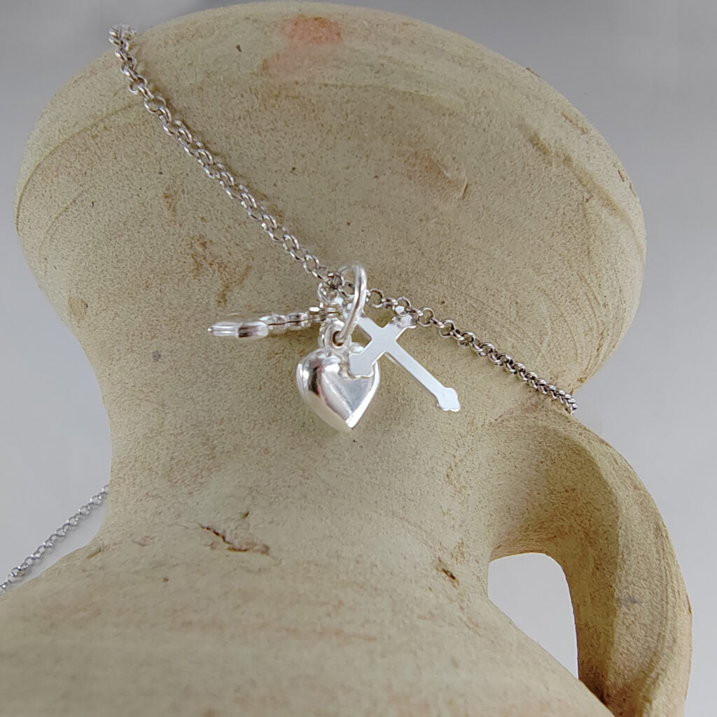 Elli - Collana da donna con ciondolo a forma di ancora, cuore e croce in argento sterling 925, 450, Senza gemme Elli - Collana da donna con ciondolo a forma di ancora, cuore e croce in argento sterling 925, 450, Senza gemme