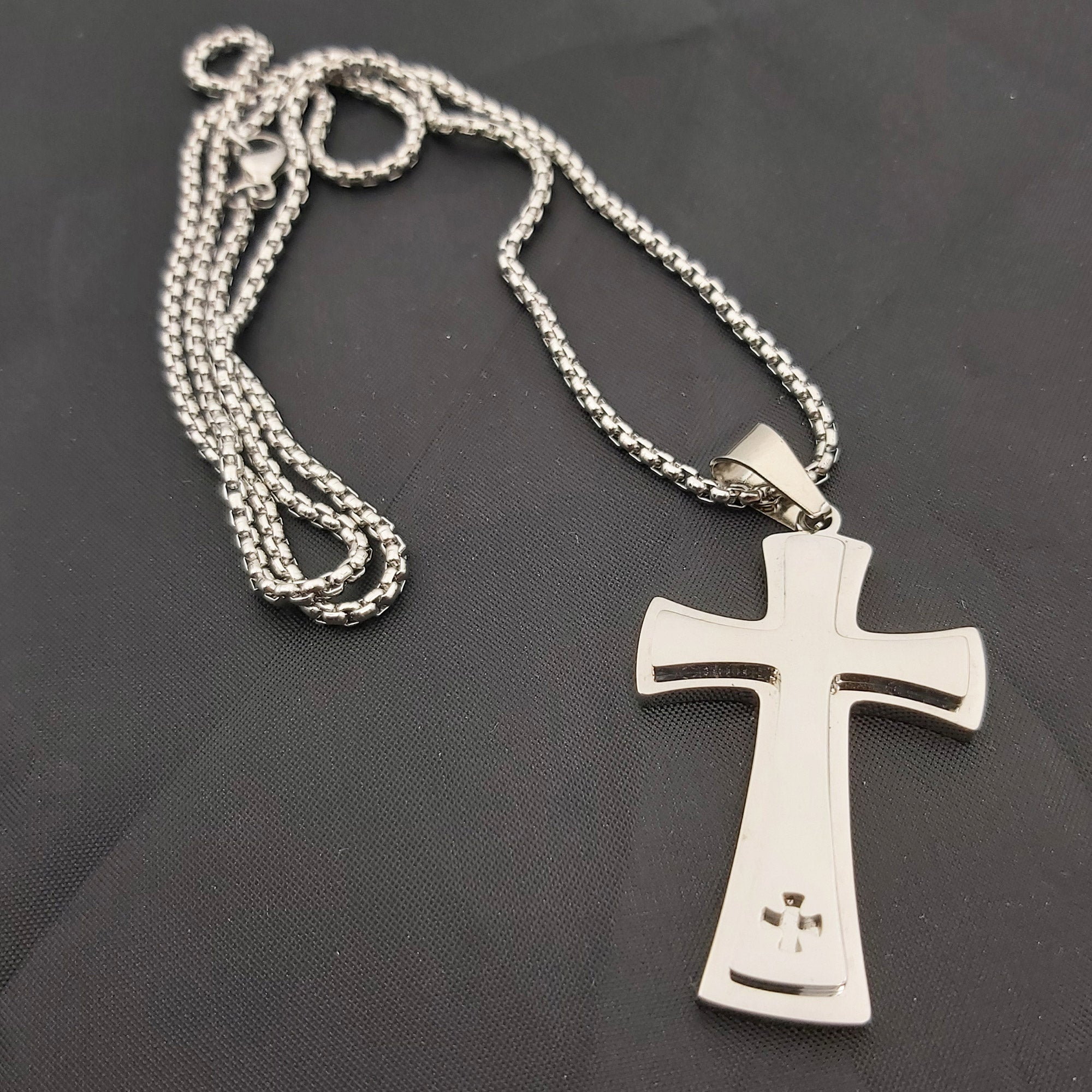 1 Pezzo Collana Con Ciondolo A Croce Cava Dorata In Acciaio - Foto 9